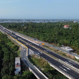 Nhu cầu vốn dài hạn cho các dự án trọng điểm gia tăng trong khi nguồn vốn của hệ thống ngân hàng chủ yếu có kỳ hạn ngắn (Ảnh: VGP/LS).