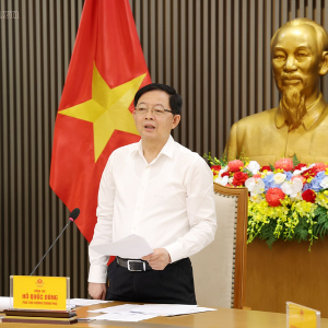 Phó Thủ tướng Hồ Quốc Dũng yêu cầu những vấn đề đã rõ phải trả lời rõ ràng, khẳng định cụ thể việc có thể hay không thể giải quyết; những vấn đề cần hướng dẫn thì phải hướng dẫn; những nội dung còn vướng mắc thì phải xử lý, sửa đổi. Ảnh: Gia Huy