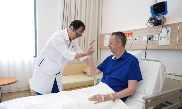 Bác sĩ Việt chứng minh năng lực điều trị xuyên biên giới