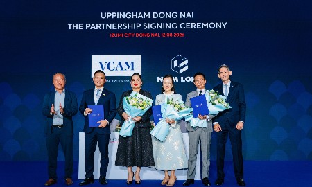 Nam Long và Công ty Quản Lý Quỹ Đầu Tư Chứng Khoán Bản Việt ký kết hợp tác phát triển trường liên cấp Uppingham tại Izumi City, bổ sung mảnh ghép tiện ích giáo dục trong hệ sinh thái đô thị tích hợp. Ảnh NLG.