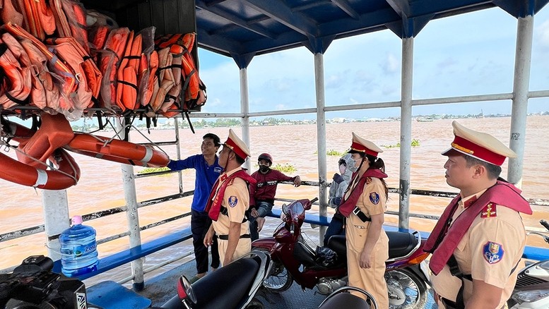 UBND TP.Hồ Chí Minh yêu cầu các sở, ngành, cơ quan chức năng kịp thời chấn chỉnh, khắc phục các tồn tại, hạn chế trong lĩnh vực giao thông thuỷ nội địa theo chỉ đạo của Thủ tướng Chính phủ và Bộ Xây dựng. Ảnh mang tính minh hoạ. Ảnh: baoangiang.com.vn