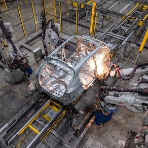 Ô tô Việt và dòng vốn FDI: Bớt “vỏ lắp ráp”, thêm “ruột” công nghệ.