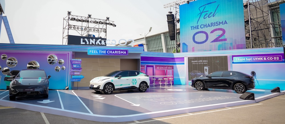 Ở nhóm xe SUV đô thị, Lynk & Co 02 được định vị là mẫu Premium Sporty E-SUV – mẫu xe thuần điện đầu tiên của thương hiệu đánh dấu bước tiến mới trong chiến lược điện hóa tại Việt Nam, mang đến lựa chọn mới cho khách hàng đô thị yêu thích thiết kế khác biệt, đa dạng công nghệ hiện đại và trải nghiệm lái thể thao.