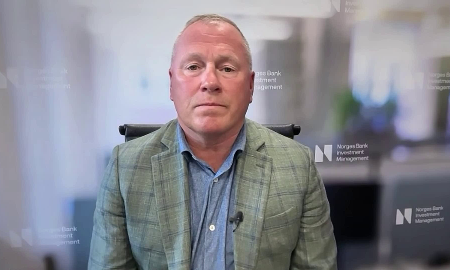 CEO Nicolai Tangen của quỹ đầu tư quốc gia Na Uy trả lời phỏng vấn hãng tin CNBC ngày 12/8 - Ảnh chụp màn hình.