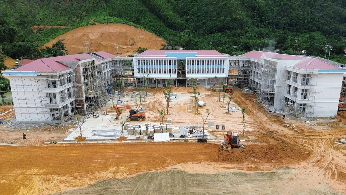 Công trình thi công Trường Phổ thông Nội trú liên cấp TH&THCS Sơn Kim 1. Ảnh: Phan Trâm