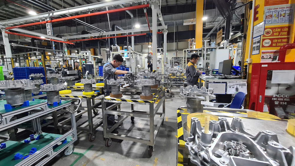 Theo các chuyên gia, muốn giảm rủi ro xuất xứ, Việt Nam phải nâng giá trị thực tạo ra trong nước. Ảnh: Nam Nguyễn.