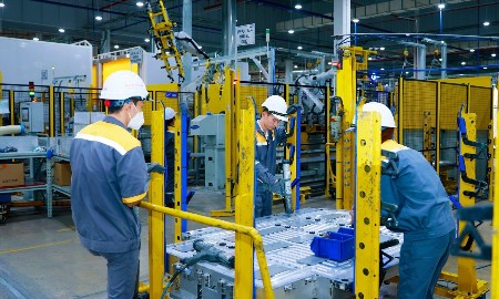 Làm thêm giờ đang là câu chuyện thu hút được sự chú ý của đông đảo doanh nghiệp, người lao động. Ảnh: Thu Trang.