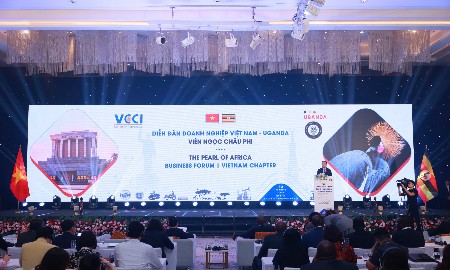 Quang cảnh diễn đàn: