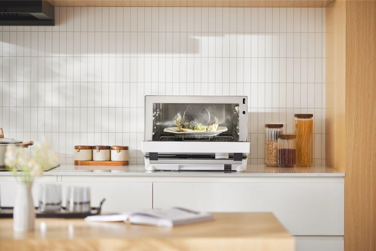 Lò vi sóng tích hợp hấp, nướng, chiên không dầu và vi sóng trong thiết kế tối giản. Ảnh: Toshiba