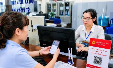 Người dân trên địa bàn thành phố Huế thực hiện các thủ tục liên quan đến chính sách bảo hiểm xã hội, bảo hiểm y tế. Ảnh: Bảo hiểm xã hội TP Huế