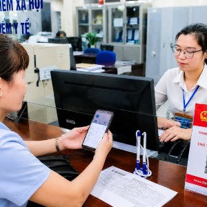 Người dân trên địa bàn thành phố Huế thực hiện các thủ tục liên quan đến chính sách bảo hiểm xã hội, bảo hiểm y tế. Ảnh: Bảo hiểm xã hội TP Huế