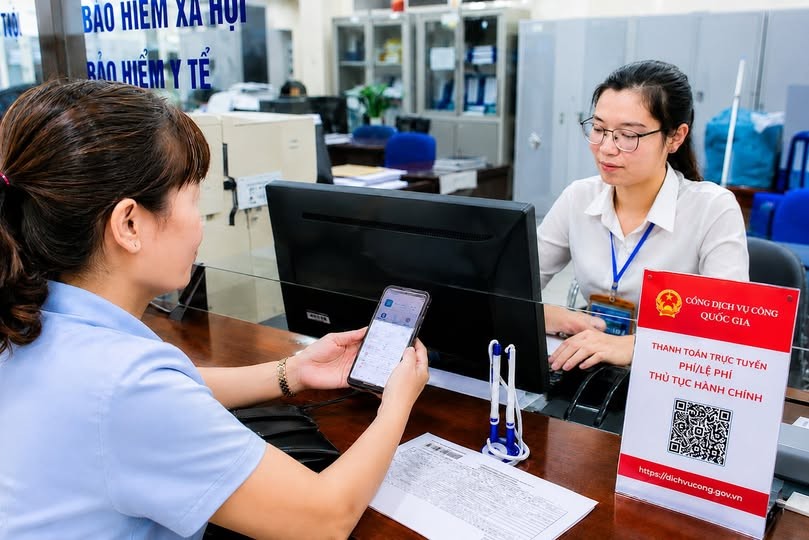 Người dân trên địa bàn thành phố Huế thực hiện các thủ tục liên quan đến chính sách bảo hiểm xã hội, bảo hiểm y tế. Ảnh: Bảo hiểm xã hội TP Huế