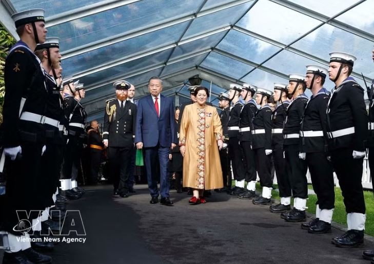 Official welcome ceremony held for top Vietnamese leader in New Zealand