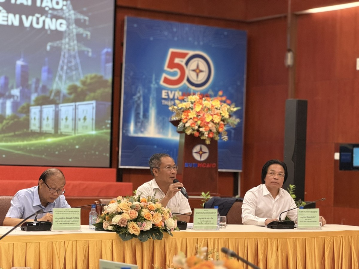 Ông Bùi Trung Kiên, Phó Tổng Giám đốc EVNHCMC, chia sẻ tại Diễn đàn. Ảnh: Nguyệt Hà.