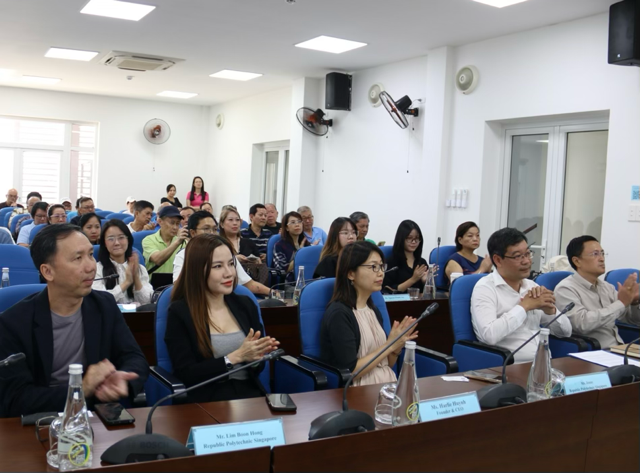 Các đại biểu Việt Nam, Singapore tại sự kiện.