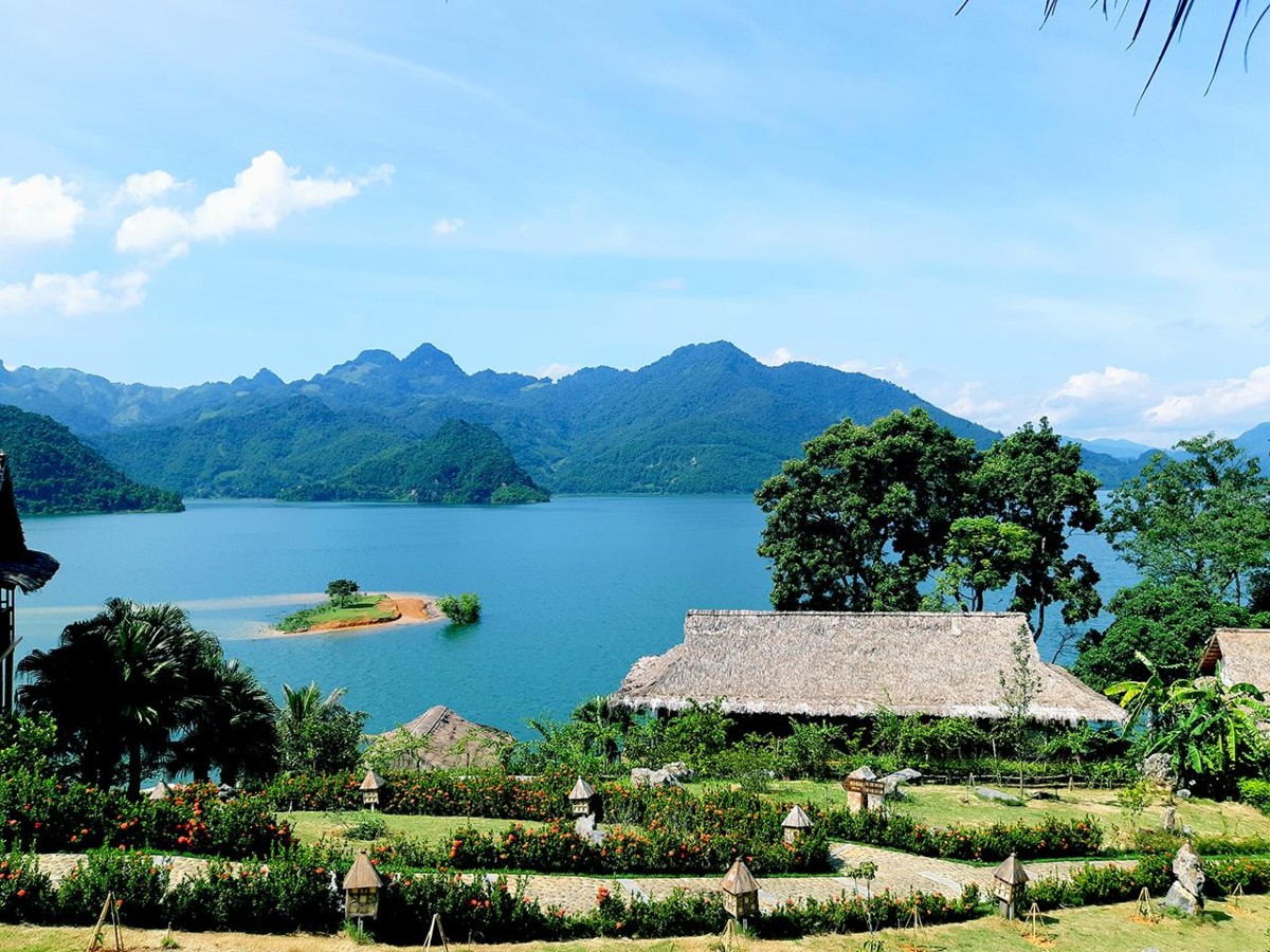 Sau sáp nhập, lòng hồ Hòa Bình vừa trở thành động lực tăng trưởng mới, vừa được hưởng lợi từ chiến lược phát triển du lịch tổng thể của tỉnh Phú Thọ. Ảnh: Sở VHTTDL Phú Thọ