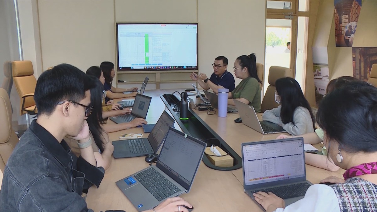 Năm 2026, TP.Hồ Chí Minh sẽ khảo sát, lựa chọn và hỗ trợ xây dựng các mô hình mẫu chuyển đổi số toàn diện cho khoảng 200 doanh nghiệp tiêu biểu để lan tỏa kinh nghiệm. Ảnh: htv.vn