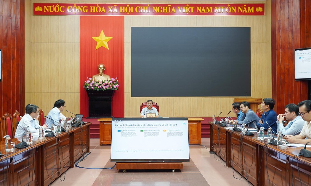 Ban Chỉ đạo xây dựng Đề án thí điểm Khu thương mại tự do tỉnh Quảng Trị tổ chức cuộc họp nghe báo cáo, cho ý kiến hoàn thiện Đề án lần 2. Ảnh: Hồng Mến