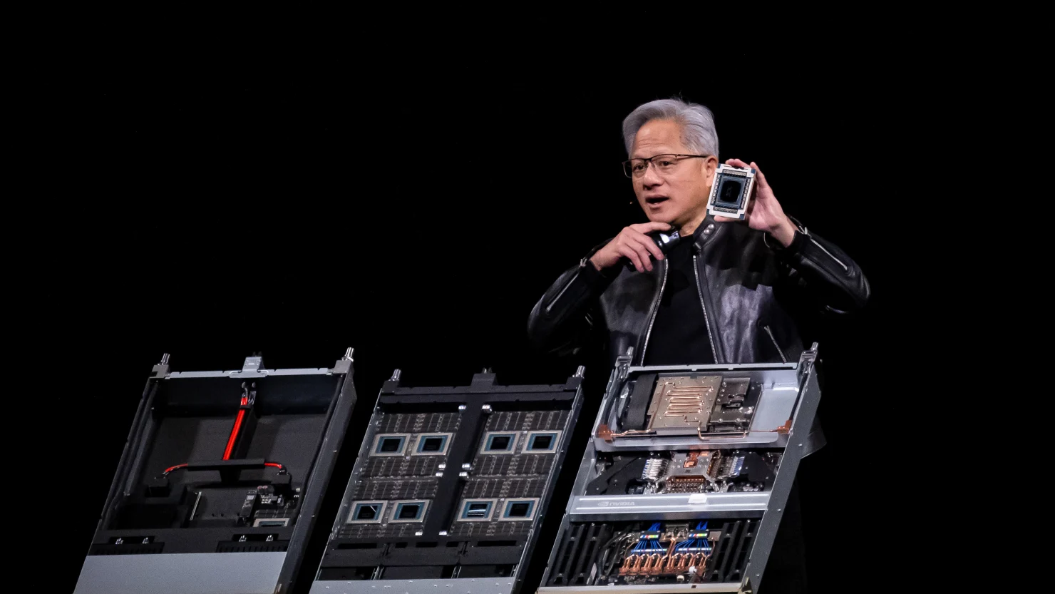 Ông Jensen Huang công khai ủng hộ mô hình có trọng số mở (open-weight models). Ảnh: CNBC