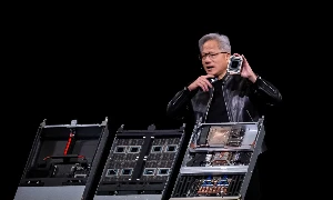 Ông Jensen Huang công khai ủng hộ mô hình có trọng số mở (open-weight models). Ảnh: CNBC