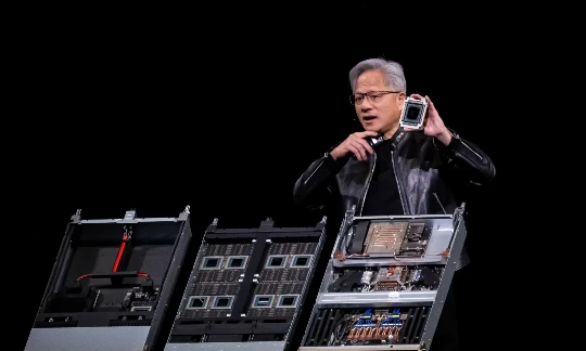 Ông Jensen Huang công khai ủng hộ mô hình có trọng số mở (open-weight models). Ảnh: CNBC