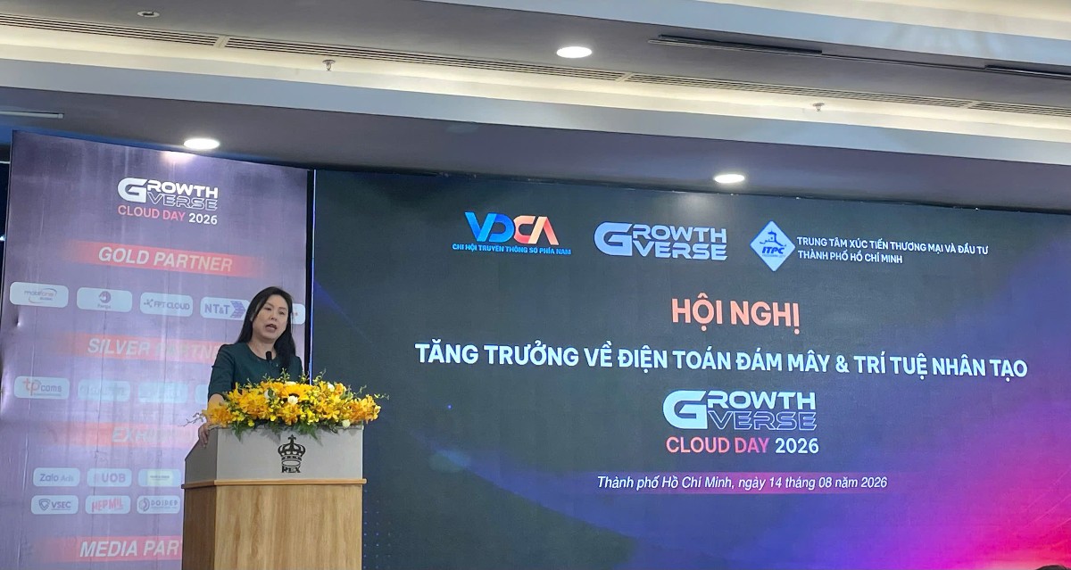 Bà Hồ Thị Quyên, Phó Giám đốc Trung tâm Xúc tiến thương mại và Đầu tư TP. Hồ Chí Minh, phát biểu tại Hội nghị tăng trưởng về Điện toán đám mây và Trí tuệ nhân tạo. Ảnh: Như Quỳnh