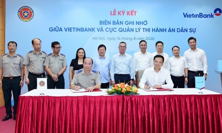 Ông Nguyễn Thắng Lợi - Cục trưởng Cục Quản lý THADS và ông Nguyễn Trần Mạnh Trung - Tổng Giám đốc VietinBank ký Biên bản ghi nhớ.