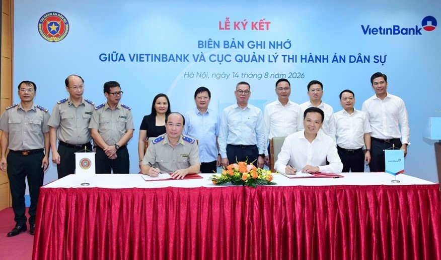 Ông Nguyễn Thắng Lợi - Cục trưởng Cục Quản lý THADS và ông Nguyễn Trần Mạnh Trung - Tổng Giám đốc VietinBank ký Biên bản ghi nhớ.