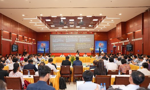 Toàn cảnh diễn đàn “Mua bán điện trực tiếp và lưu trữ năng lượng tái tạo: Đòn bẩy cho chuyển dịch xanh và phát triển bền vững. Ảnh: VCCI.