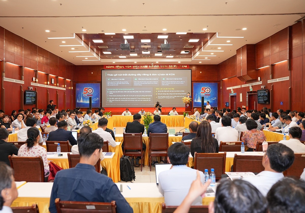 Toàn cảnh diễn đàn “Mua bán điện trực tiếp và lưu trữ năng lượng tái tạo: Đòn bẩy cho chuyển dịch xanh và phát triển bền vững. Ảnh: VCCI.