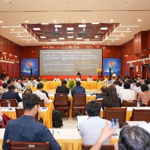 Toàn cảnh diễn đàn “Mua bán điện trực tiếp và lưu trữ năng lượng tái tạo: Đòn bẩy cho chuyển dịch xanh và phát triển bền vững. Ảnh: VCCI.