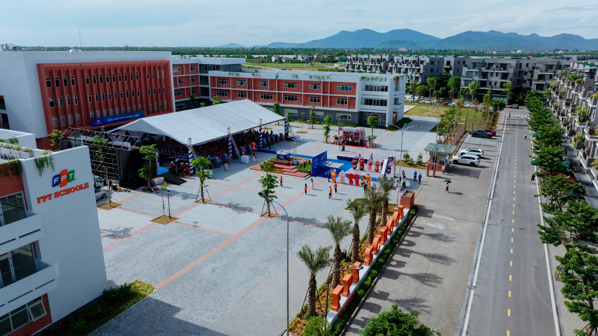 Trường Phổ thông liên cấp FPT Vinh rộng hơn 27.000 m2, quy mô giảng dạy lên đến 2.800 học sinh,tại Eco Central Park khánh thành hôm 16/8. Ảnh: Thanh Sơn.