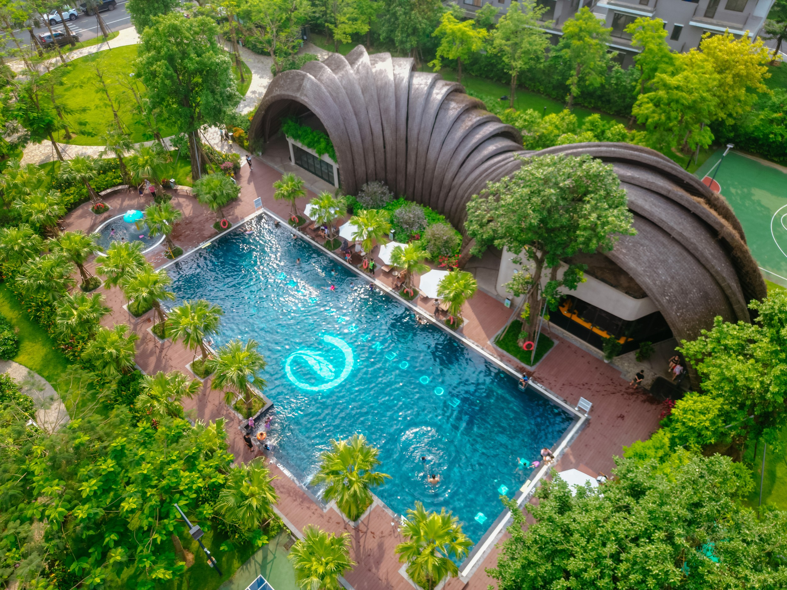 Một Clubhouse hiện đại nằm giữa không gian xanh của Eco Central Park. Ảnh: Thanh Sơn.