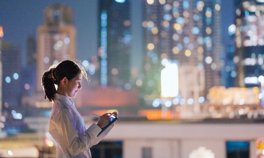 Người Trung Quốc dường như lạc quan hơn nhiều về AI so với người Mỹ. Ảnh: The Week
