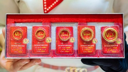 Domestic gold prices hit one-month high