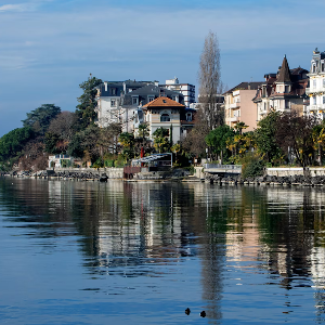 Một khu dân cư bên Hồ Geneva - Ảnh: Getty/FT.
