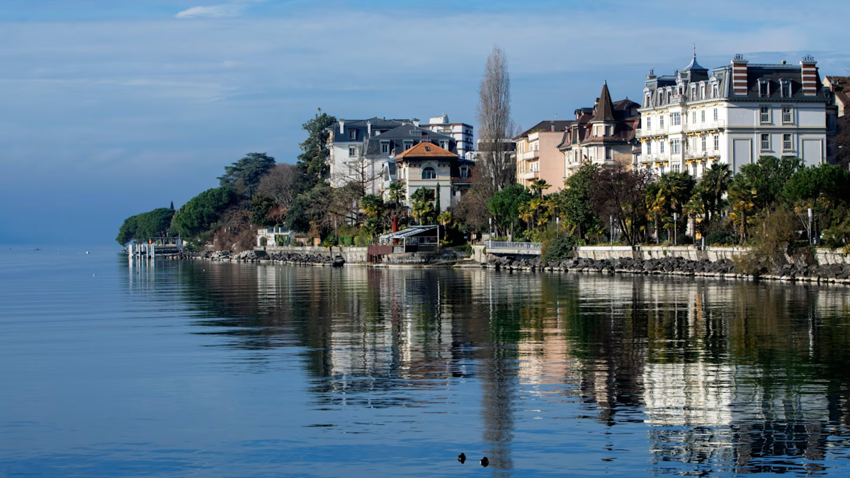 Một khu dân cư bên Hồ Geneva - Ảnh: Getty/FT.