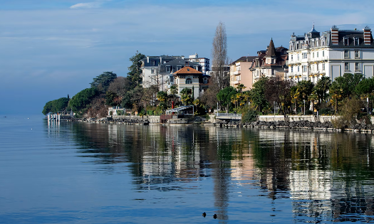Một khu dân cư bên Hồ Geneva - Ảnh: Getty/FT.