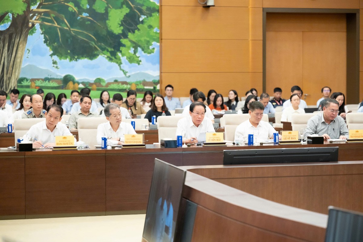 Đại diện Lãnh đạo Chính phủ, Tòa án nhân dân tối cao và các Bộ, ngành tham dự Phiên họp. Ảnh: Cổng thông tin điện tử Quốc hội.