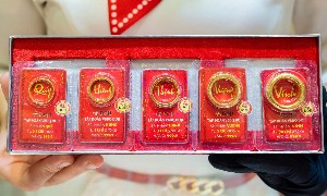Giá bán vàng miếng SJC phổ biến neo tại 144,8 triệu đồng/lượng. Ảnh: DOJI