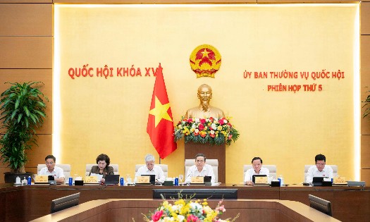 Chủ tịch Quốc hội Trần Thanh Mẫn, Phó Chủ tịch Thường trực Quốc hội Đỗ Văn Chiến và các Phó Chủ tịch Quốc hội tại Phiên họp Ảnh: Công thông tin điện tử Quốc hội
