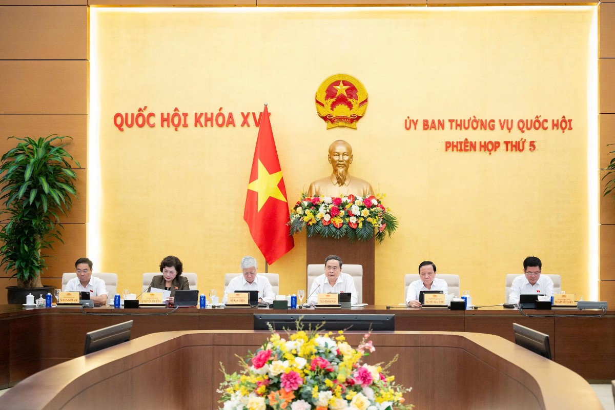Chủ tịch Quốc hội Trần Thanh Mẫn, Phó Chủ tịch Thường trực Quốc hội Đỗ Văn Chiến và các Phó Chủ tịch Quốc hội tại Phiên họp
Ảnh: Công thông tin điện tử Quốc hội

