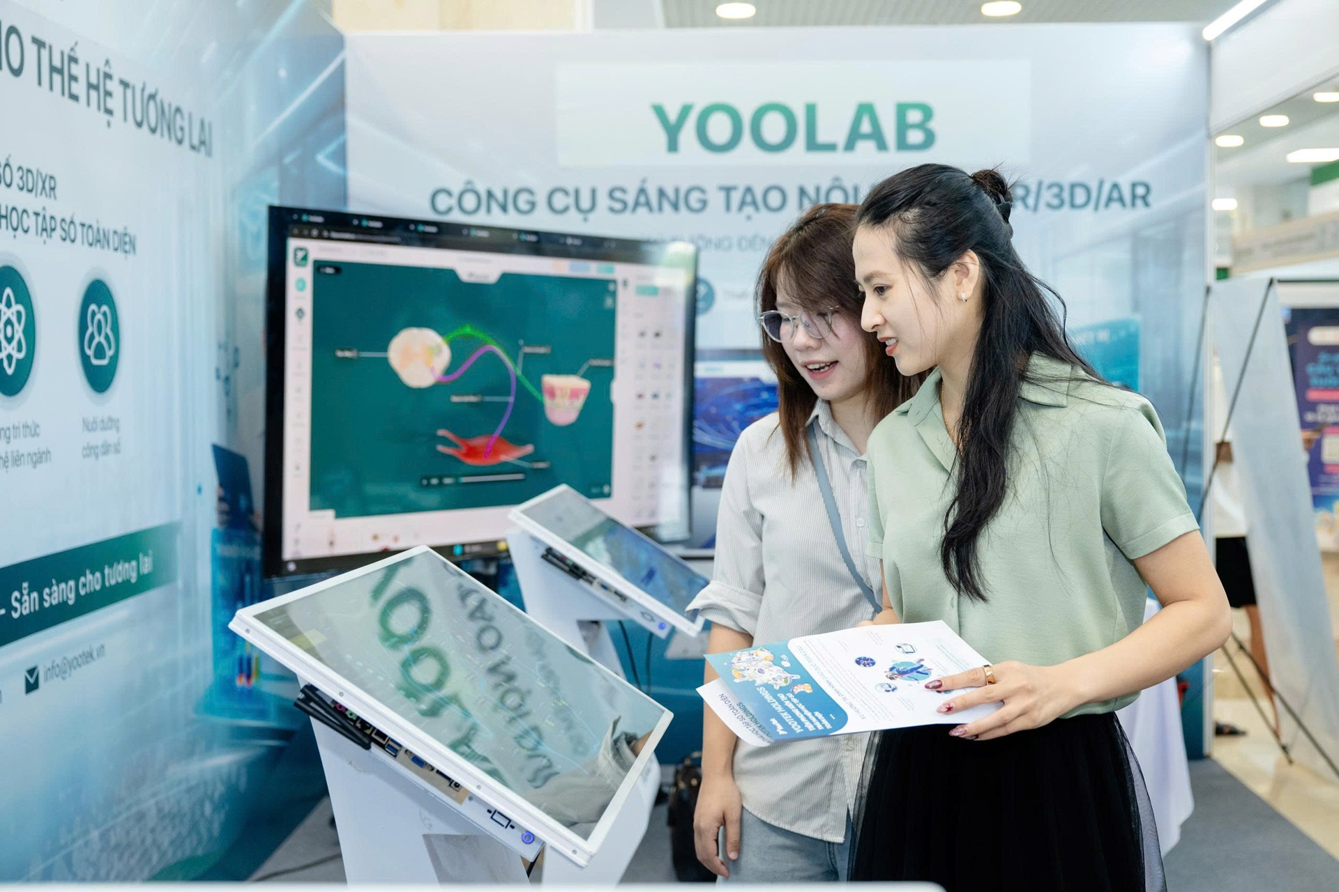 Hệ sinh thái YooTek Eduverse với 02 sản phẩm trọng tâm YooBook và YooLab, được phát triển theo định hướng xây dựng môi trường tri thức số trực quan và tương tác, kết hợp AI, 3D, VR360, học liệu đa phương tiện và các công cụ hỗ trợ sáng tạo nội dung. Ảnh: BTC