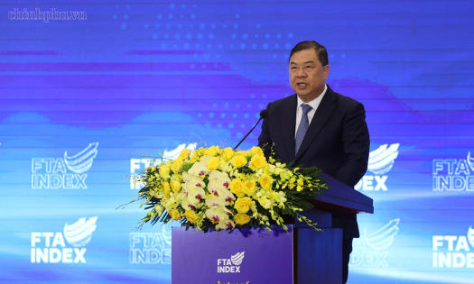 Permanent Deputy PM Pham Gia Tuc delivers remarks at the ceremony announcing FTA Index 2025 on August 18. (Photo: VGP)