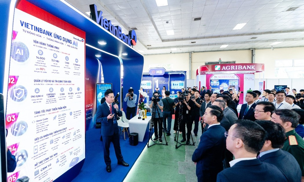 Ông Trần Công Quỳnh Lân, giới thiệu về Chuyển đổi số của VietinBank tại sự kiện.