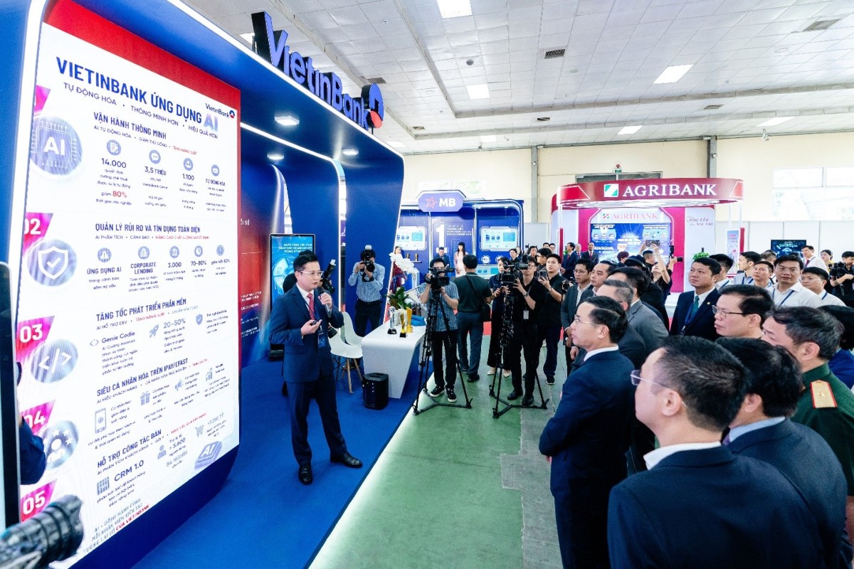 Ông Trần Công Quỳnh Lân, giới thiệu về Chuyển đổi số của VietinBank tại sự kiện.
