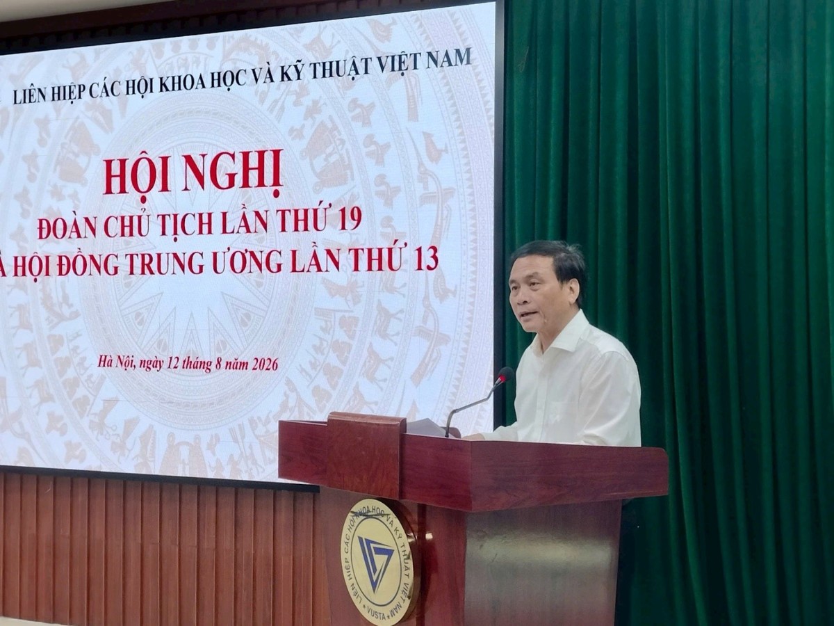 Phó Chủ tịch Liên hiệp Hội Việt Nam Phạm Ngọc Linh báo cáo công tác nhân sự Đại hội IX. Ảnh:Vusta