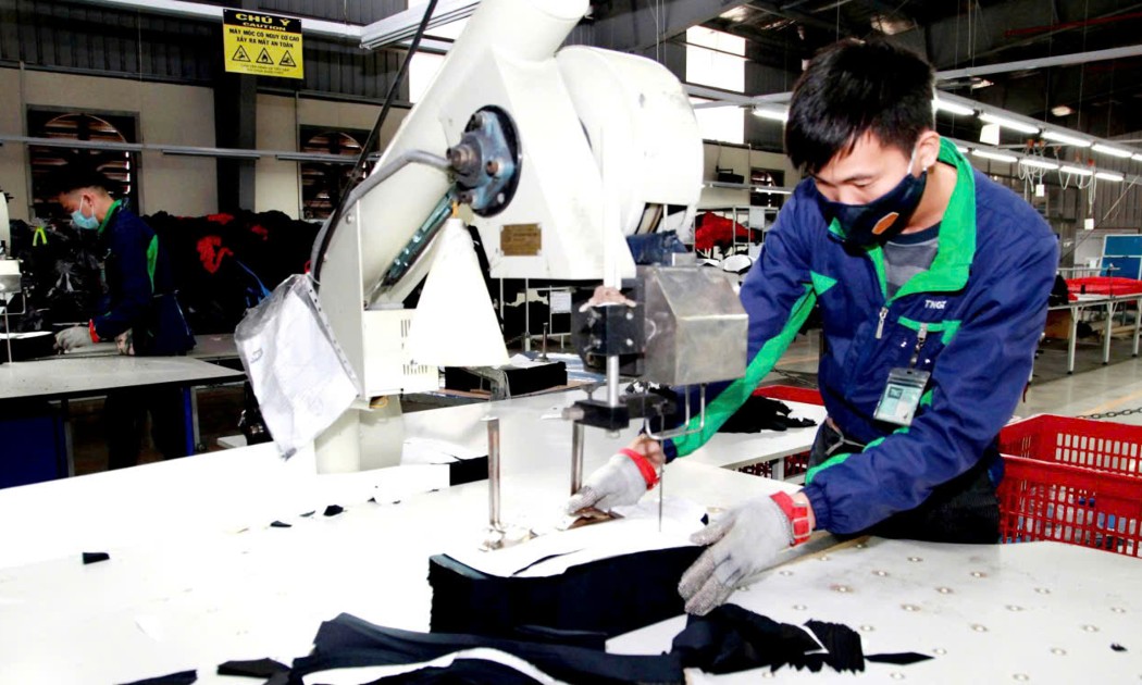 Lao động làm việc trong ngành sản xuất. Ảnh: Thu Hằng.