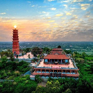 Tháp Tường Long - di tích lịch sử hàng ngàn năm tuổi của Hải Phòng. Ảnh: VinWonders