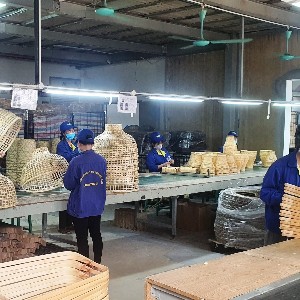 Nhiều doanh nghiệp nhỏ và vừa vẫn còn khó khăn trong việc tiếp cận vốn ngân hàng. Ảnh: VGP.